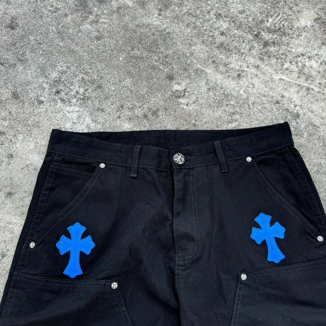 P290 model number: H653 chrome hearts Top Cow King F&F Limited to friends and family 1of1 Carhartt base version Jeans Three-dimensional version Loose and comfortable, not picky about body shape Look taller and slimmer Factory Seiko Original quality control Same style for men and women Can be matched with couples Versatile recommendation Must-have jeans for all seasons Hipsters have been disappointed From the quality selection of fabrics, the tailoring of details, and the matching of patterns are impeccable! The upper body is so handsome when worn...it can be easily worn by men, women and children! The craftsmanship is made of heavy-duty washed pure cotton denim fabric. After washing, it is soft and thick and looks very stylish when worn. Size: 28, 30, 32, 34, 36 (S-XXL) Color: black